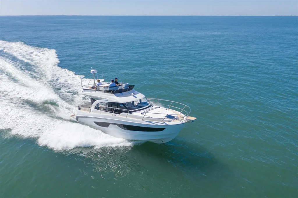 Beneteau antares serie van Blue Lobster Yachts