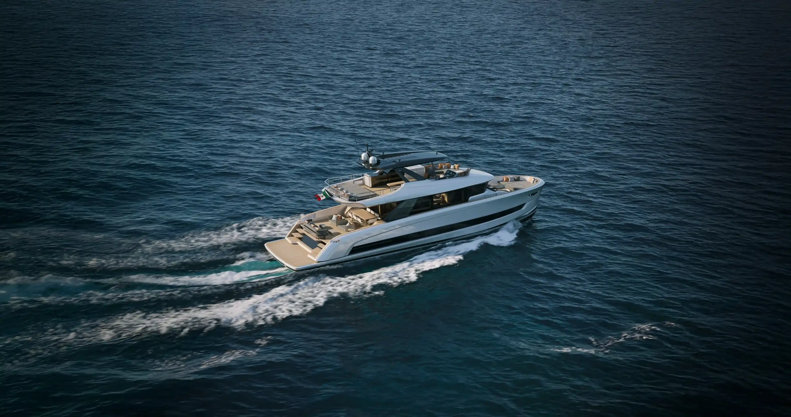 Solaris power long range boot van blue lobster yachts die aan het varen is.