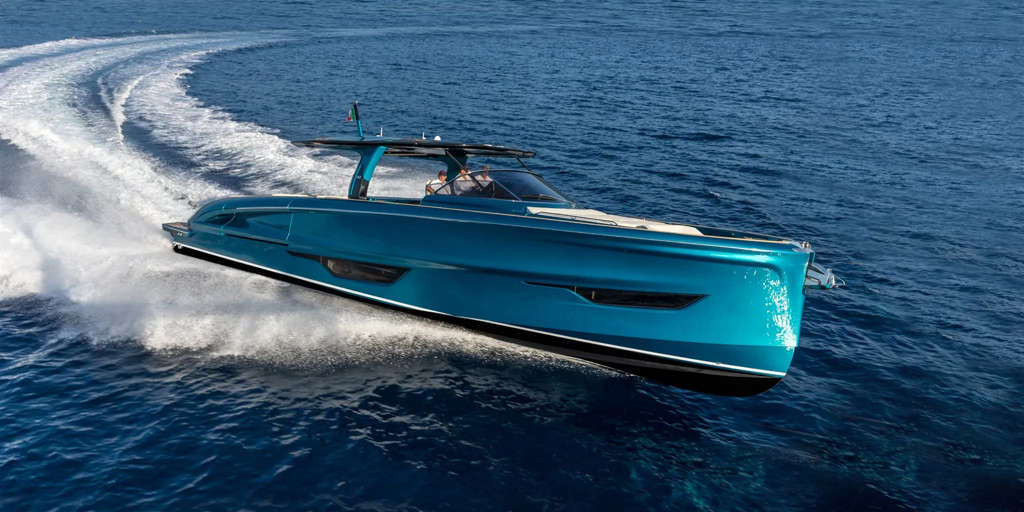 Solaris power open serie van Blue Lobster yachts